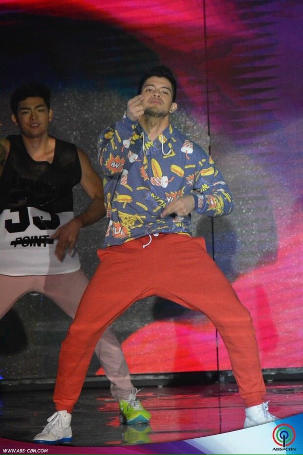 rayverlovers's tweet photo. Whatcha gon do with that dessert? ๐ Rayver Cruz @RAYVERCRUZ20 #ASAPSupahdance #ASAPSamaSama https://t.co/wSBNFoF8ys