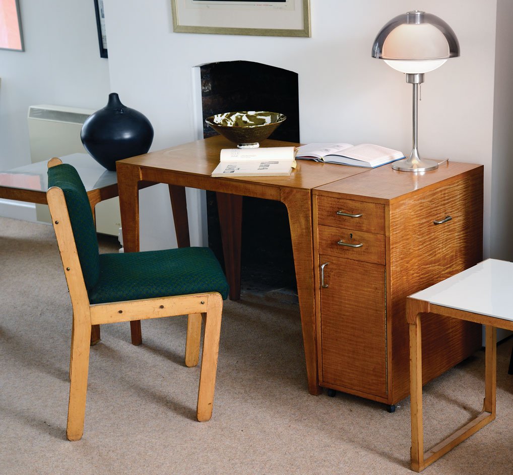 wallpapermag's tweet image. Margaret Howell is hosting an in-store exhibit of modernist Ken Stradling's designs wlpr.co/xuzF2B