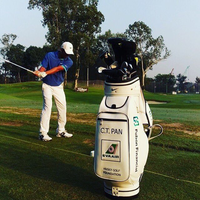 New bag with new sponsor:Thank you to FuBon financial for huge supports. Great start &amp; my new lucky charm#UBSHKOpen