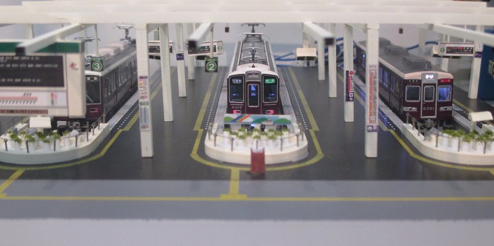梅田駅到着】阪急電車の運転士になった気分で、阪急梅田駅のジオラマに