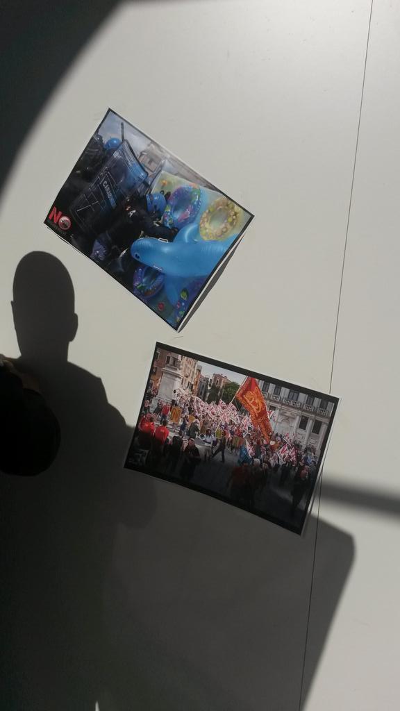 NoGrandiNaviVe's tweet photo. A #palazzoOlivetti inaugurazione mostra #BerengoGardin vietata da @LuigiBrugnaro #mostri #grandinavi via da #laguna https://t.co/assBVj3XoR