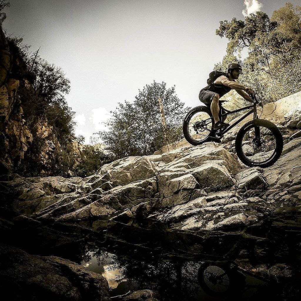 TuttoMTB's tweet photo. loosescrew_dulltool / All grins, as @michaelhritz puts his #rsdbikes through its paces yesterday
#fatbike #pasaden… https://t.co/jA154SzDam