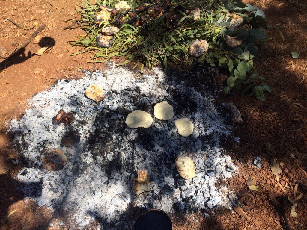 alvinhava's tweet image. Cooking up #JohnnyCakes #RibBones @Workforce_News @islaswan1 ready for participants doing #YarnUpTokBloYumi #MtIsa 😎