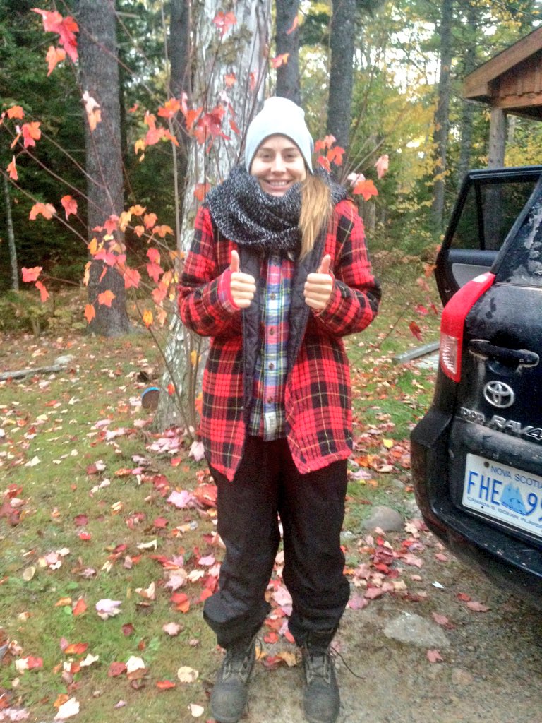 lardarc's tweet photo. When it's -1 outside and you have to go to work outside #fallincanada #doubleflannel https://t.co/ogKOMH2ZX9