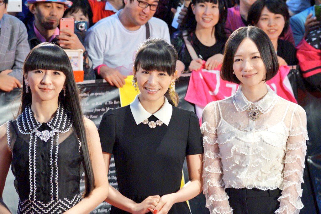 Perfume 結成１５周年記念 映画 無料動画 / おもわず広島弁？レッドカーペットに華を添える