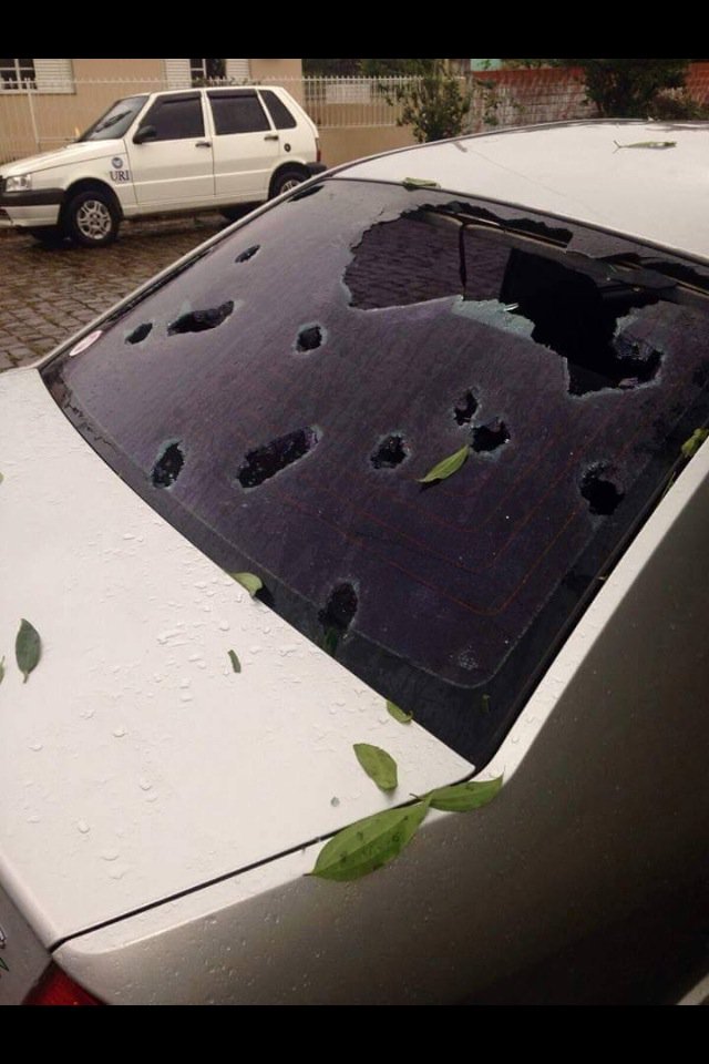metsul's tweet photo. IMAGEM | Impressionante o estrago do granizo em Santiago. (via @radiouirapuru) https://t.co/DU48S9gN8y