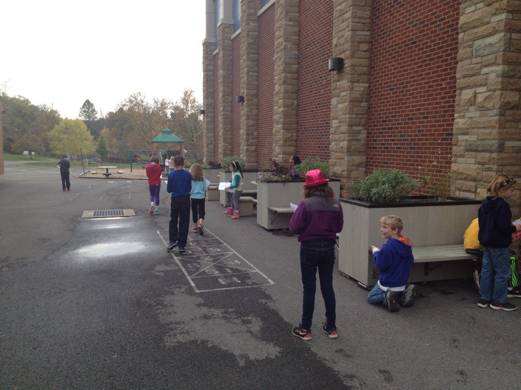 MrjVolpe's tweet image. Searching 4 &amp;amp; Collecting #adjectives that are all around us. #describingwords #writinglesson #detailsdetailsdetails