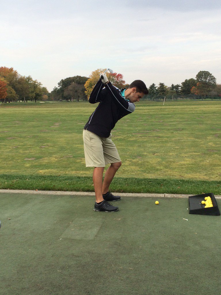 _Mr_BA's tweet photo. Anthony Julius prepping for the state tournament. #practiceroundday #prideoftheside @Riverside_athl https://t.co/STeCJTpNeC