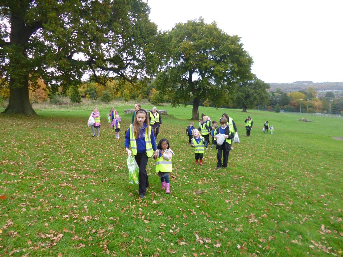 uplands_school's tweet photo. Merlins Class and their Y6 buddies walking in Stratford Park today https://t.co/uHE4DqJjQR