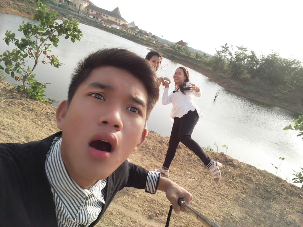 BellAngelous's tweet photo. @RagSa_k BellaAlvionanda.PenumanganBaru.Smkn1tbt. Pemda Penumangan. Gapapa deh posenya gitu:D #wisatatubaba https://t.co/tRqWMQ1Dgo