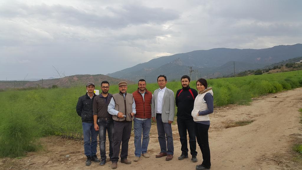 Dr.Yamaguchi from Iwate Research Center visits our farm in Saricakaya #spargel#asparagus#asperges 
#kuşkonmaz