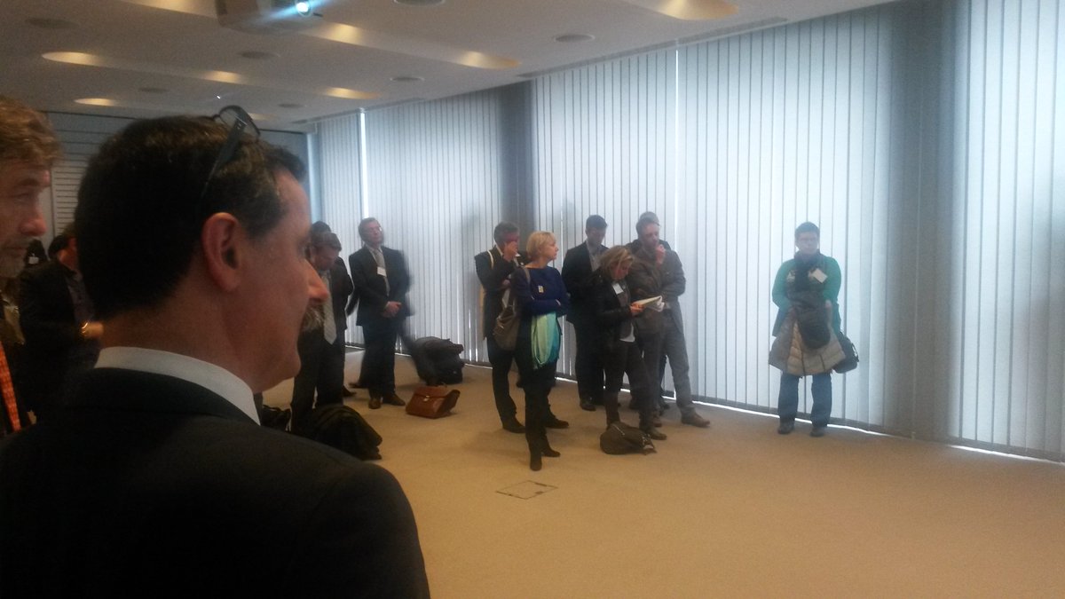 chgl95's tweet image. Rencontre avec la Fédération Wallonie-Bruxelles sur la ville connectée. Présentation d&apos;#IssyGrid cc @SO_digital