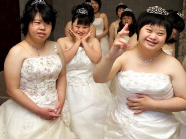 港区トリプルxハムスター ダウン症って皆ほぼ同じ顔してるじゃないですか だとしたら金太郎飴って明らかにダウン症を差別してませんか こんな差別許せません 皆さん 怒りの声を上げていきましょう T Co 6fst3iykbi