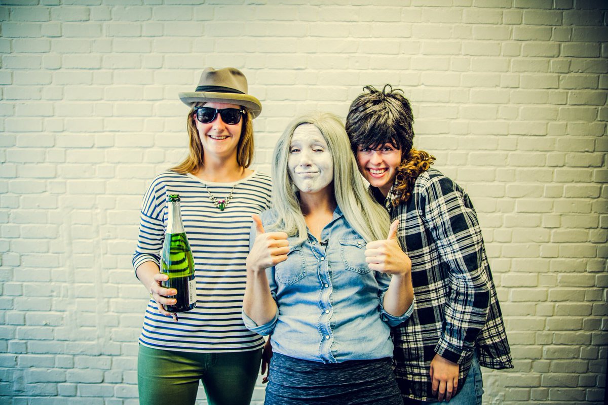 .<a href="/lindemerckpoel/">Linde Merckpoel</a> krijgt vandaag hulp van deze 2 dames! Waarom? Omdat het @ZUIDDAG is! Merci <a href="/hilkehermans/">hilke hermans</a> &amp; Ella!