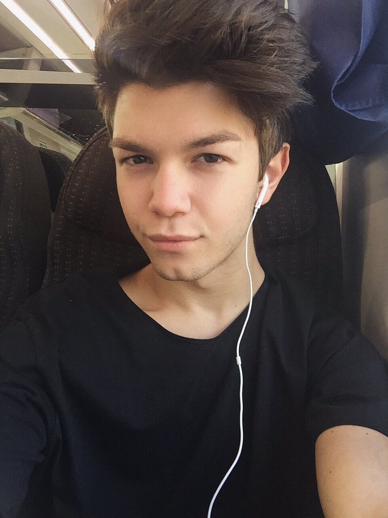 RealAlbericoyes's tweet photo. I capelli strani https://t.co/6l3ZuUr6ZW