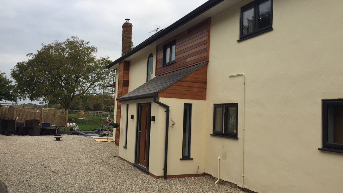 Mainstream_UK's tweet image. Superb job done by @Mainstream_UK with cedar cladding,windows,doors + a roller garage door. Great work by the team!