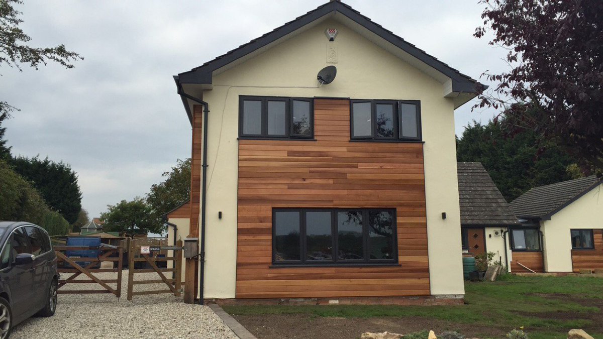 Mainstream_UK's tweet image. Superb job done by @Mainstream_UK with cedar cladding,windows,doors + a roller garage door. Great work by the team!