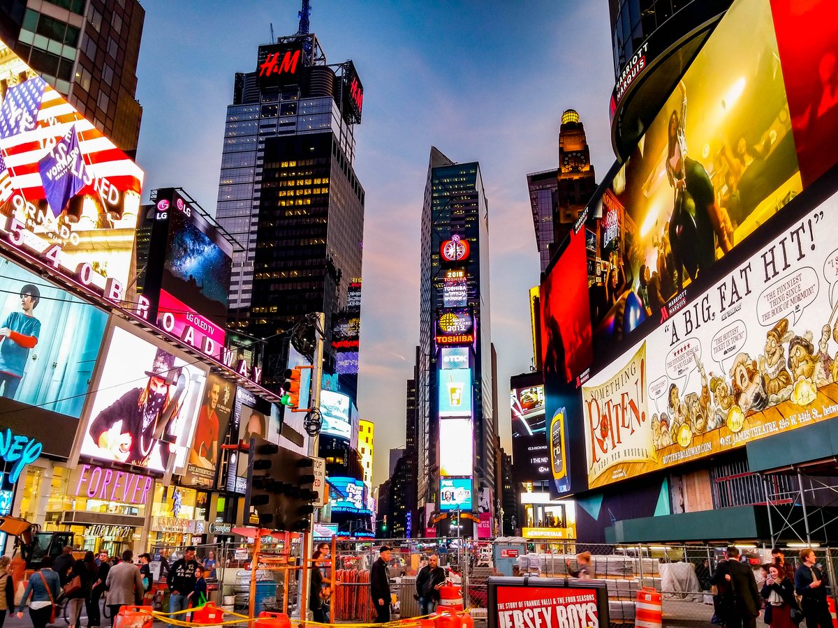 CuratedTravel's tweet photo. Traveling to NYC for the #TCSNYCMarathon? Here are 5 ways to see NYC while resting your legs https://t.co/4cSbqZ8yKZ https://t.co/bRYYqOfzUN