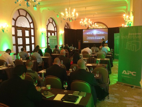vmware_latam's tweet photo. @ercruzv en el #DatacenterInitiative #PuertoRico. Congreso especializado en #infraestructura de centro de datos. https://t.co/ONreuKiCKx