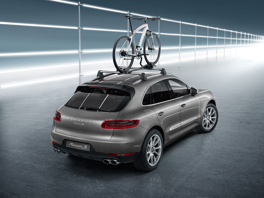 Porsche's tweet photo. Plenty of space for hobbies, leisure &amp; sport. No room for compromise. #MacanS https://t.co/jOZjLHUuNc