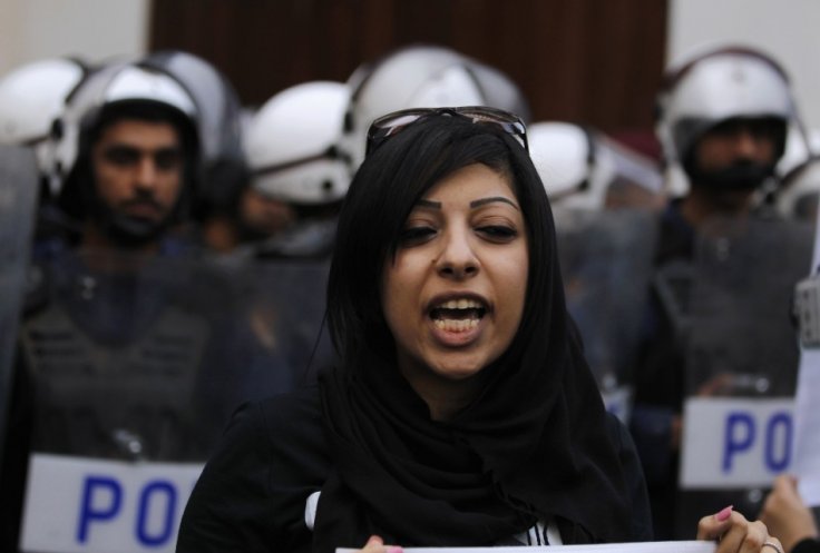 KenRoth's tweet photo. Even a one-year sentence is too much for @AngryArabiya's ripping up photo of Bahrain king. https://t.co/RJI0lva6pV https://t.co/kh7wuPaxEN