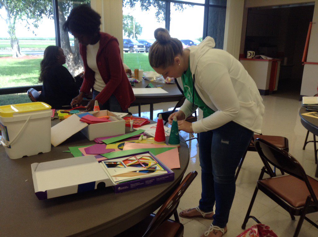 ChristineLPercy's tweet photo. Kindergarten teachers #interactivemathnotebooks #mathcadre FW area 3 https://t.co/rL7baNDycJ