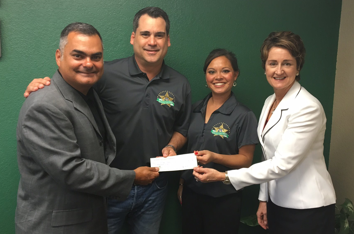 OrlandoJobs's tweet photo. @scottkot @furtakn13 representing OCSF presented a $1,000 check to the Children's Safety Village! @OrangeCoSheriff https://t.co/4BngxVZ4Rf