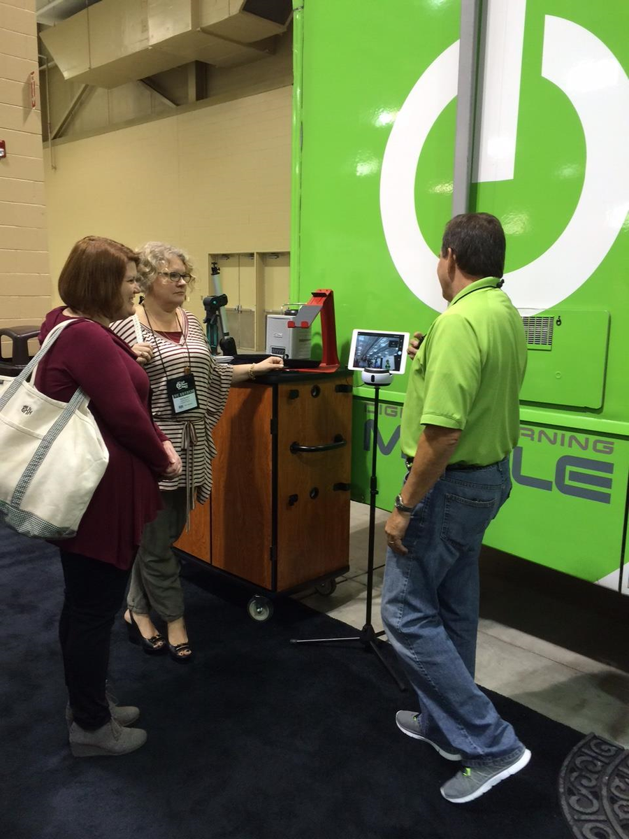marthajez's tweet photo. Hey I know that guy ๐ "@powerupedu: @JerryGaillard demoing Swivl at SCETC 2015! #TeachmehowtoSwivl #scedtech2015 https://t.co/ykexTYDCTW"