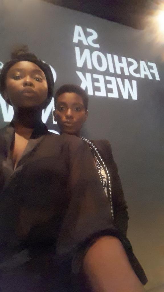 leratommoloi's tweet image. 10-to-showtime! 😗 #ModelCitizens