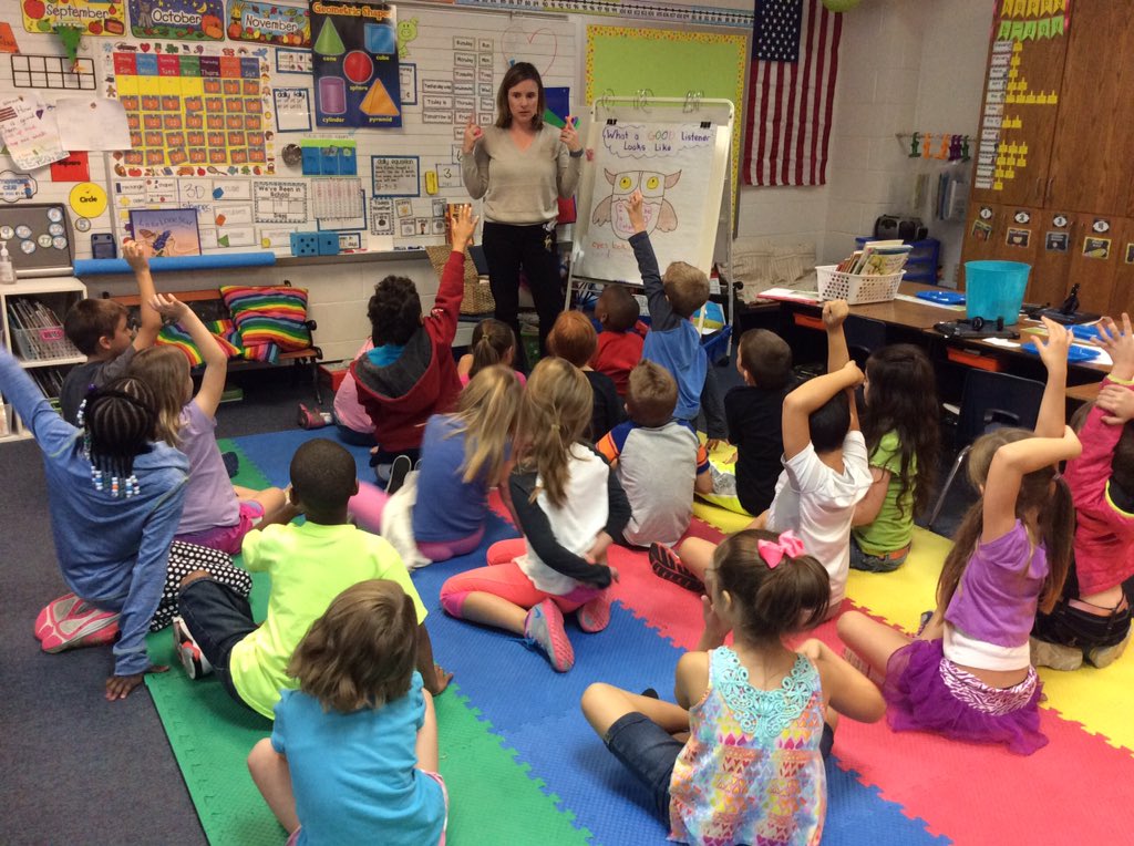 EcholsFirsties's tweet photo. What does a good listener do? #wwlearn #guidancelesson @CrystalLovett12 @WoodwayElem https://t.co/GEVX1yOD59