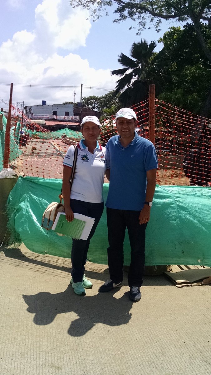 Estamos haciendo recorrido por las obras con el senador <a href="/MauricioLizcano/">Mauricio Lizcano</a>.