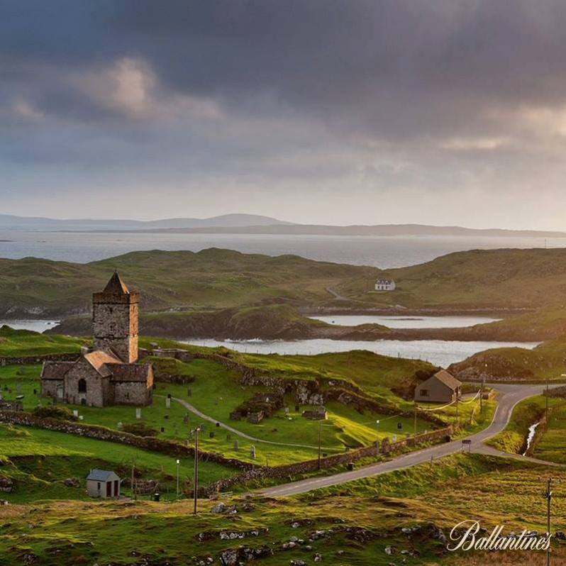Ballantines_ES's tweet photo. Desde Escocia con amor. #Ballantines https://t.co/sU8AqwMT9n