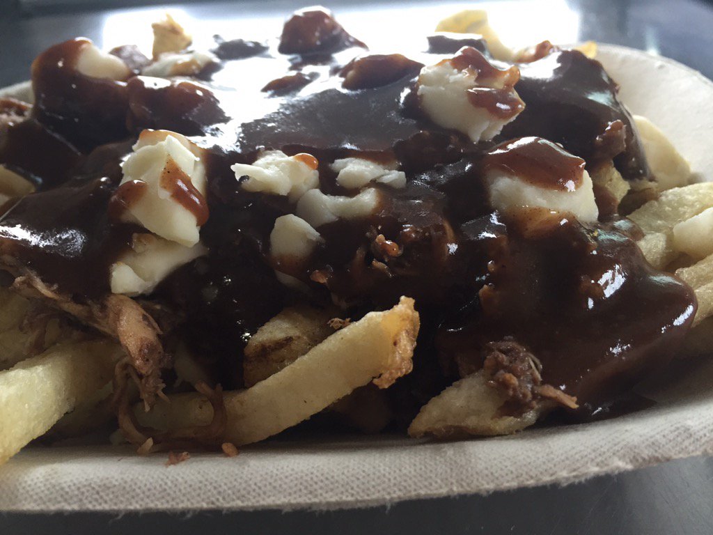 therollingreef's tweet photo. Beauty day,eh? #jerkchickenpoutine #yyjfood @DocksideGreen https://t.co/VdGrs4e4aA