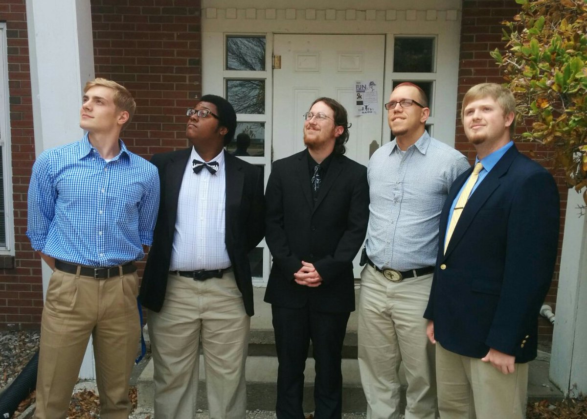 CSCDeltaUpsilon's tweet image. Some men of ΔΥ, out in handsome attire and enjoying a beautiful day.