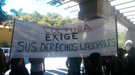 ElNacionalWeb's tweet image. [Fotos] Trabajadores del Ministerio para la Cultura protestaron por aumento salarial bitly.com/1PDvDed