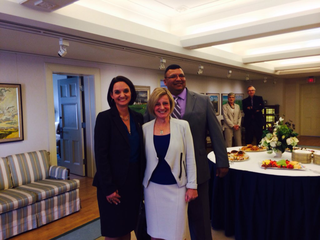 DanielleLarivee's tweet photo. Honoured to join the Executive Council today as Minister of Municipal Affairs and Service Alberta!  #ableg https://t.co/6HgS1Jt7W6
