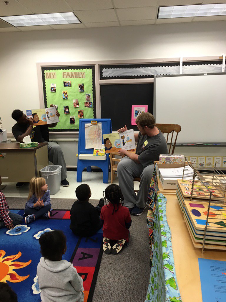 CommunityCavs's tweet photo. enjoyed visiting Johnson Elementary to help them Read for the Record! #UVA https://t.co/ZaBdmd4mvj