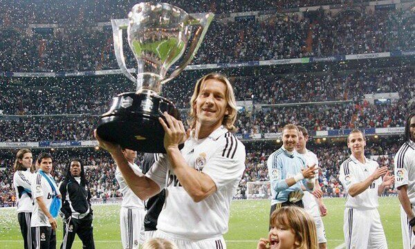 Happy birthday to Real Madrid legend Michel Salgado! He is 40 today. What a great career 