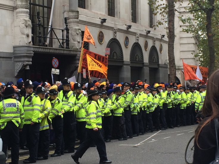 priyankamogul's tweet photo. What I saw at #SikhLivesMatter protest in London broke my heart. Police confirm 20 arrested. https://t.co/L8xQu5esUW https://t.co/gC92wP95m0