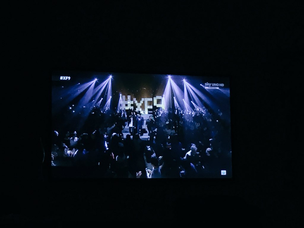 MariadeleDS's tweet image. Megaschermo, divano e #XF9 ..
What else? @SkyUno