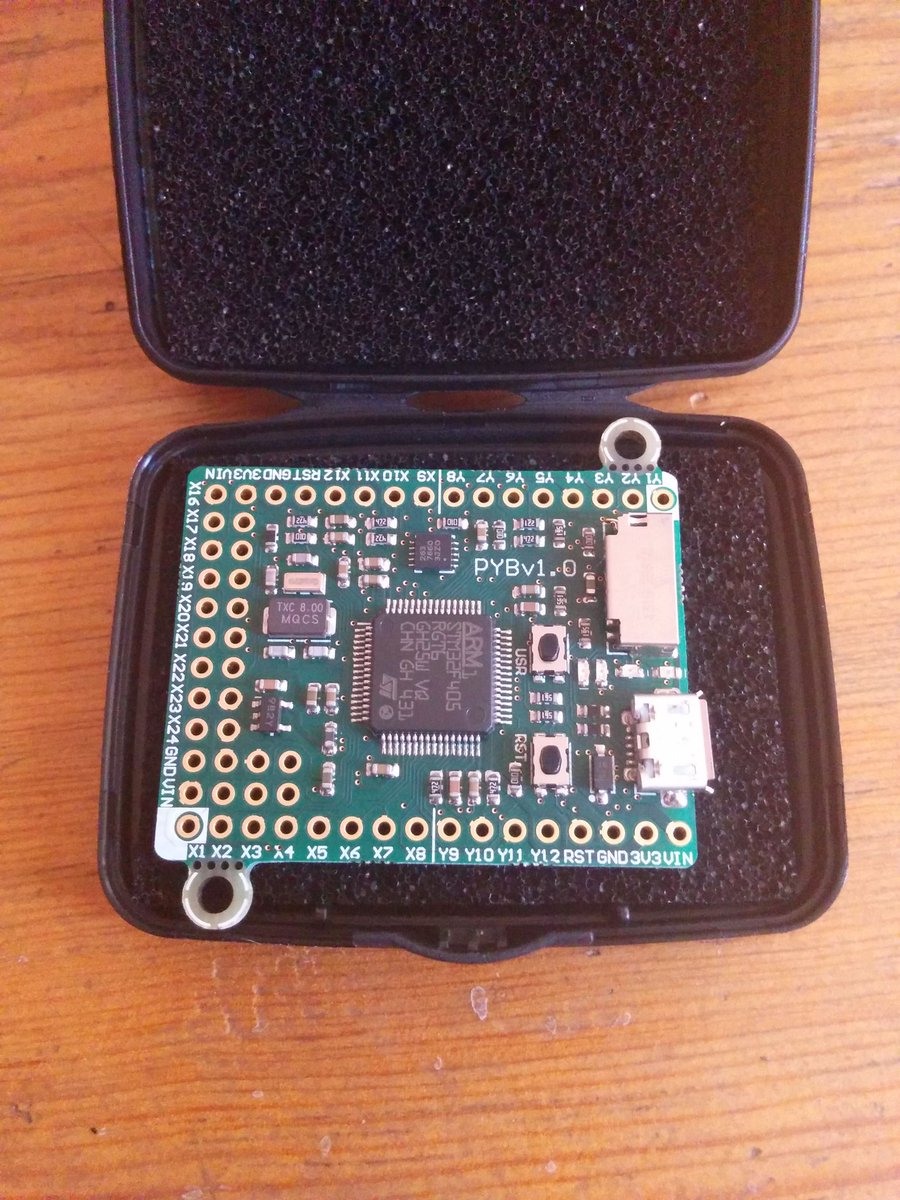 jpguevara's tweet image. @micropython #pyboard en realidad es micro, a probarlo :-)