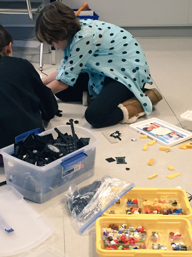 Mrs_Kling_Tech's tweet image. 5th Gr LEGO Time! read diagrams, utilize motor, sensors, processor &amp;amp; program their designs with #ScratchMIT #YIF