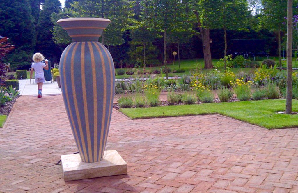mark_latchford's tweet image. Beautiful sculptural pot by the great @PhilipSimmonds2
