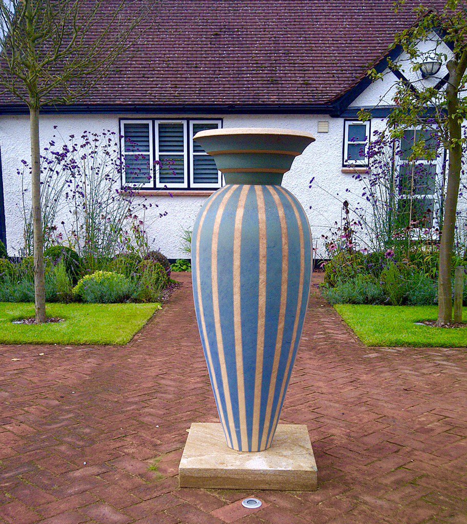 mark_latchford's tweet image. Beautiful sculptural pot by the great @PhilipSimmonds2