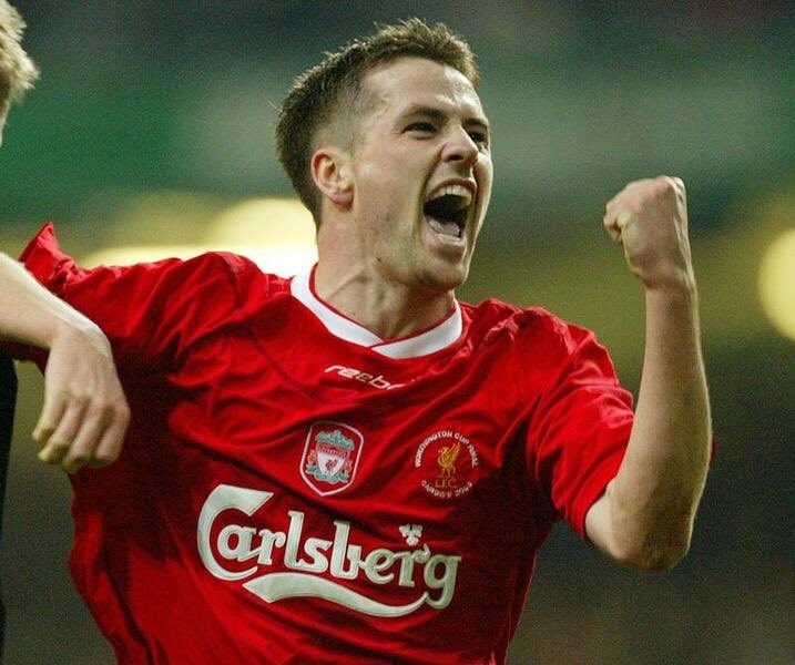FootballBattIes's tweet photo. RT for Owen
Fav for Sturridge #FootballersPastAndPresent https://t.co/j1cJh6pWgQ