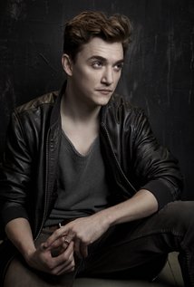 Happy Birthday to Kyle Gallner (29) 