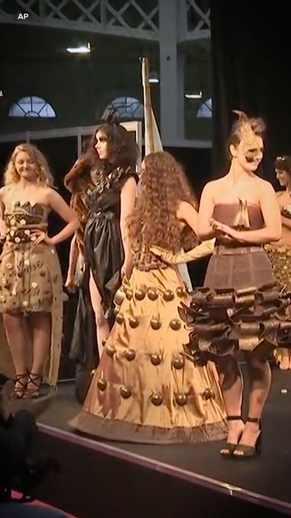 ItsHibaMeibar's tweet photo. She surely caught my eye dressed as a dalek in UK's Chocolate Fashion Show @bbcdoctorwho @DoctorWho_BBCA #DoctorWho https://t.co/p801RNZ8MK