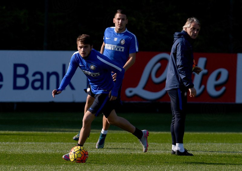 Tim berlatih kembali persiapan bertandang ke markas Palermo.

*Ljajic kembali berlatih, Murillo absen karena demam*