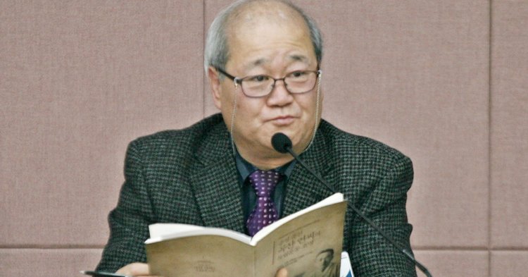 박걸순 근현대사학회장 "국정화 강행시 수능 출제 거부"

goo.gl/M6XlZe