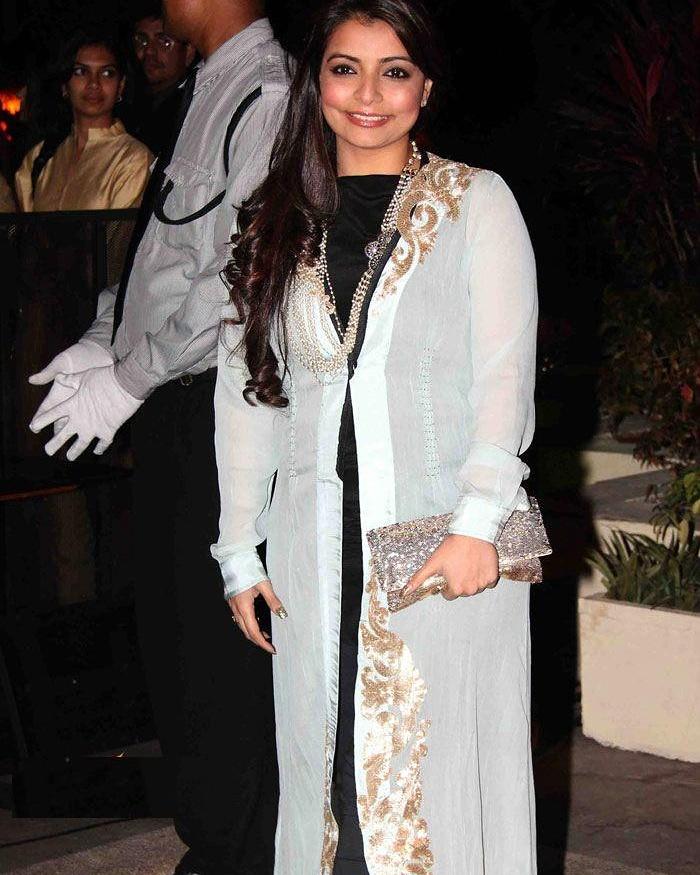 vaibhavi merchant  (@masterlaila) on Twitter photo 